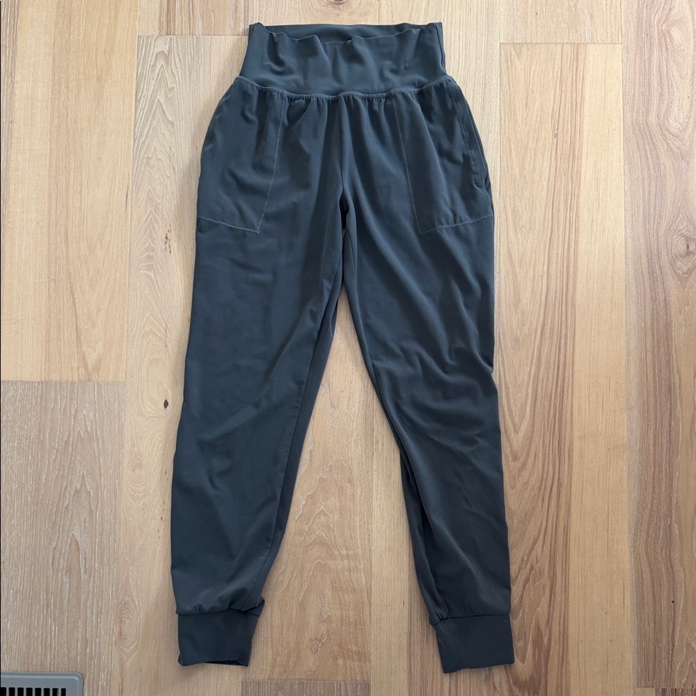 Athleta Salutation Olive Green Women’s Joggers S Tall